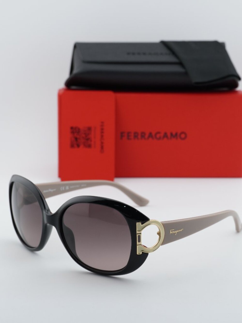 Salvatore Ferragamo SF668S 001 Round Sunglasses - Black / Brown